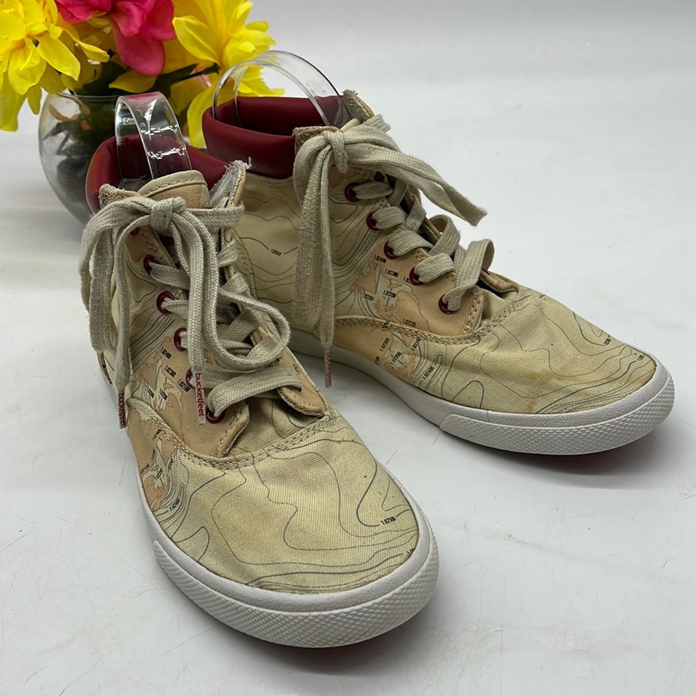 Bucket Feet World Map High Top Sneaker Off White Red Women's Size 7. SNK3499B